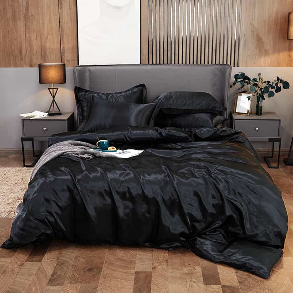 Luxurious Silk Duvet Set - Black